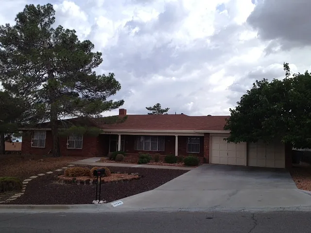 Mountain Park 4bed/3bath with Refrig A/C Pool and Mountain Views! — Photo 1