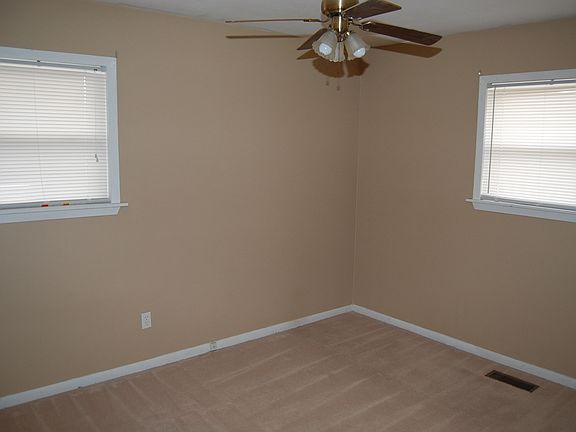 4th image of 11821 E Gateway Dr SE
