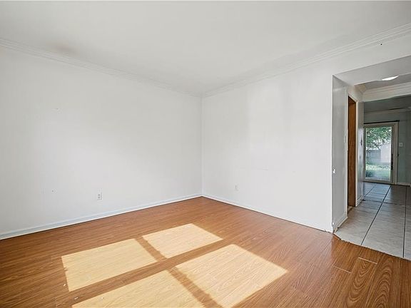 4th image of 5165 Rugby Rd