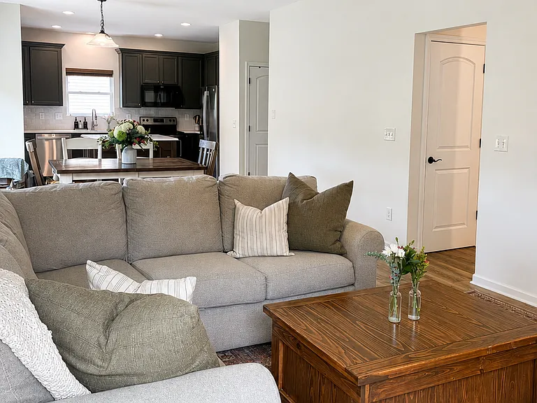 512 Devencroft Rdg E — Photo 3