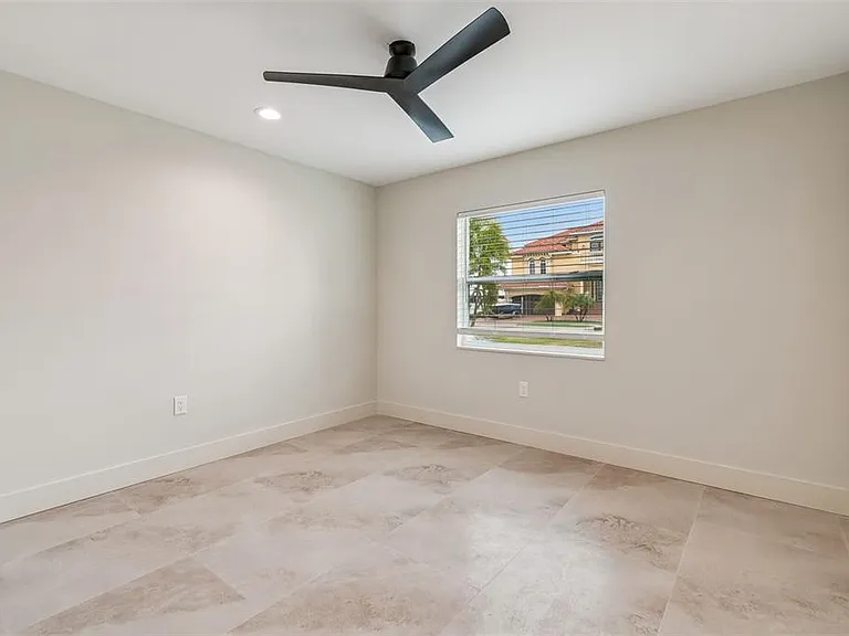 3921 Versailles Dr — Photo 18