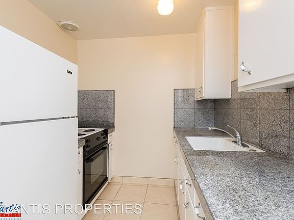 3rd image of 2318 Karen Dr APT 05
