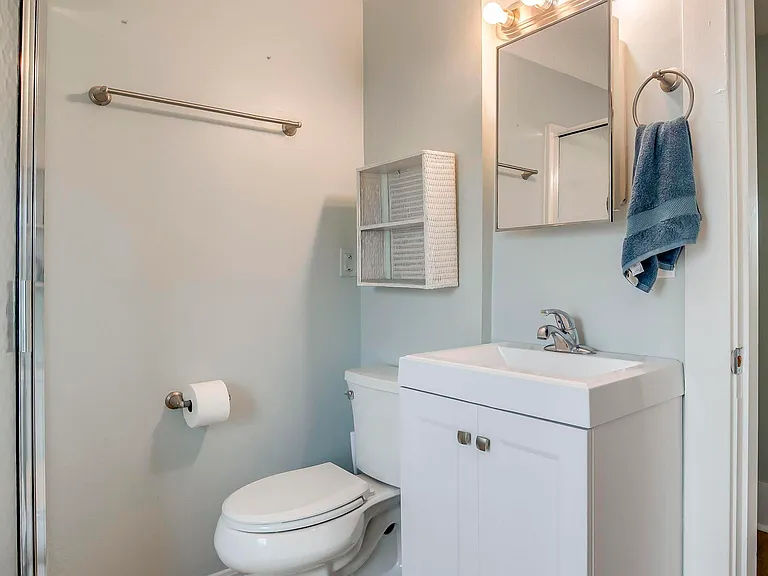 Upper Level Full Bathroom