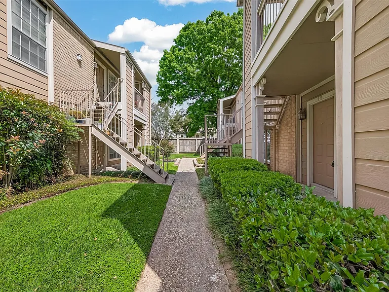 1860 White Oak Dr #311 — Photo 28