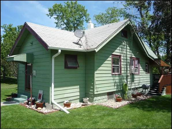 806 Adams St, Cumberland, IA 50843