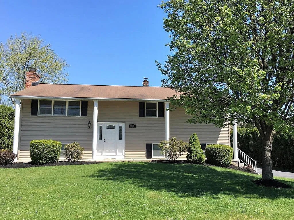220 Gary St photo 1