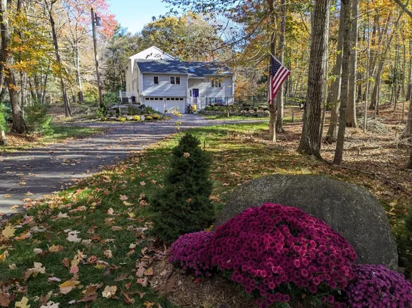 27 Pocahontas Road, Kittery, ME 03905