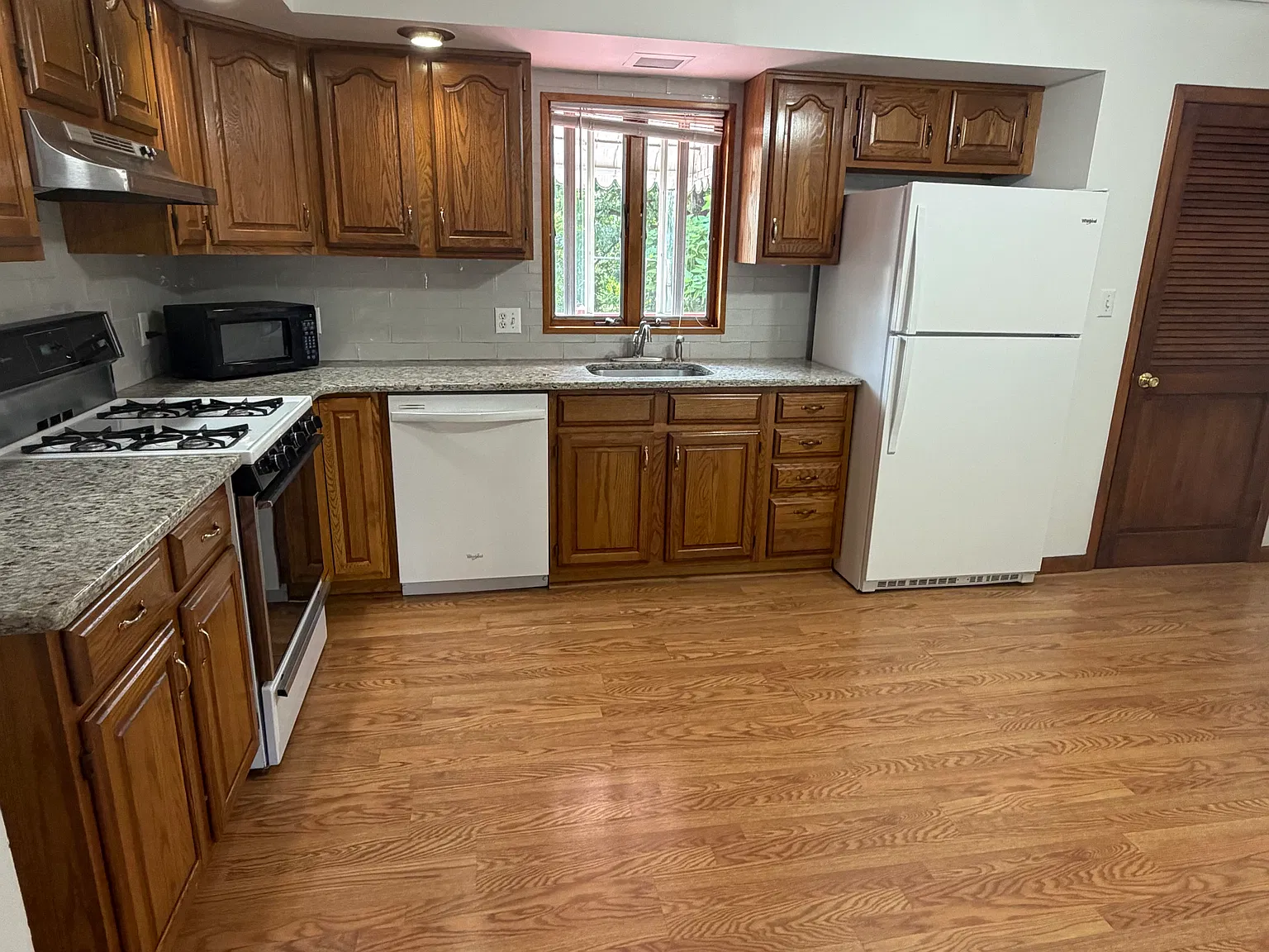 3 bed, 1500 sqft, $1,600 — Photo 3