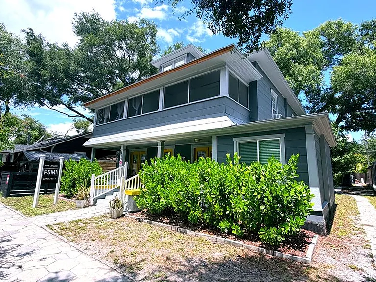 819 6th St N — Photo 1