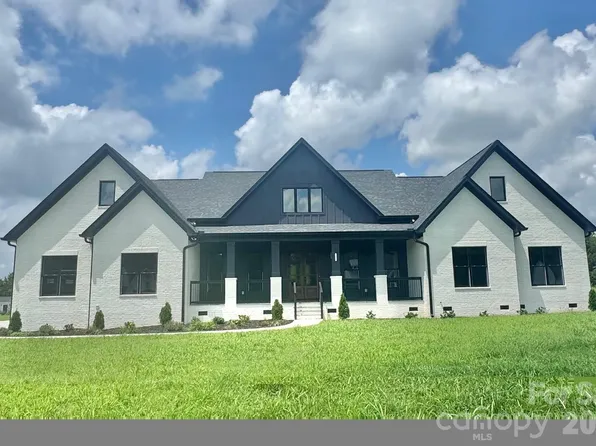 254 Triple Ponds Ct, Clover, SC 29710