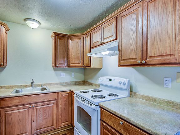 2nd image of 1130 SW Harrier Cir APT 4