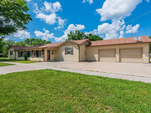 404 E 3rd St, Douglass, KS 67039