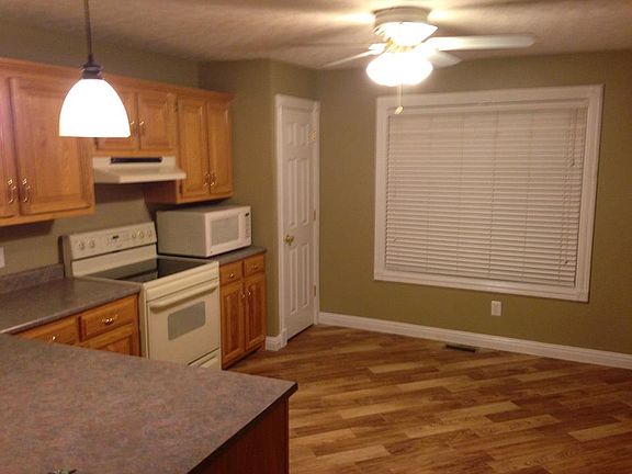 4th image of 204 Katy Beth Ln