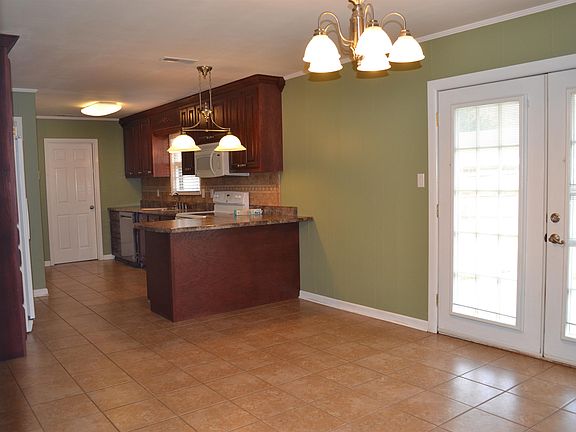 4th image of 136 W Lakeside Dr