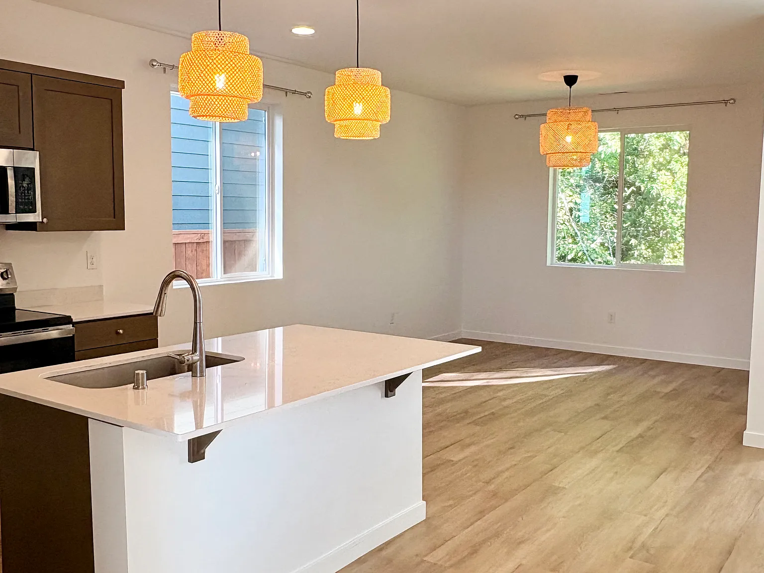 3 bed, 1363 sqft, $2,595 — Photo 3