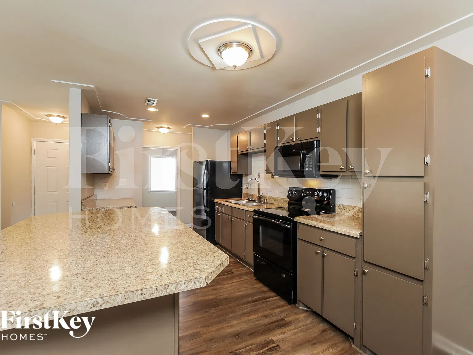 4 bed, 2.0 bath, 1618 sqft, $2,720 — Photo 4