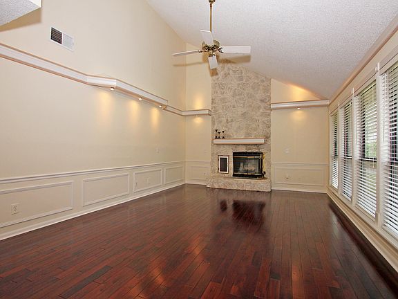 5th image of 4844 Beacon Dr E