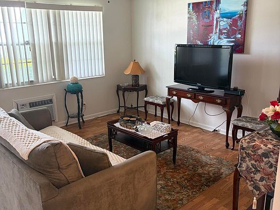 2nd image of 29 Newport B #29