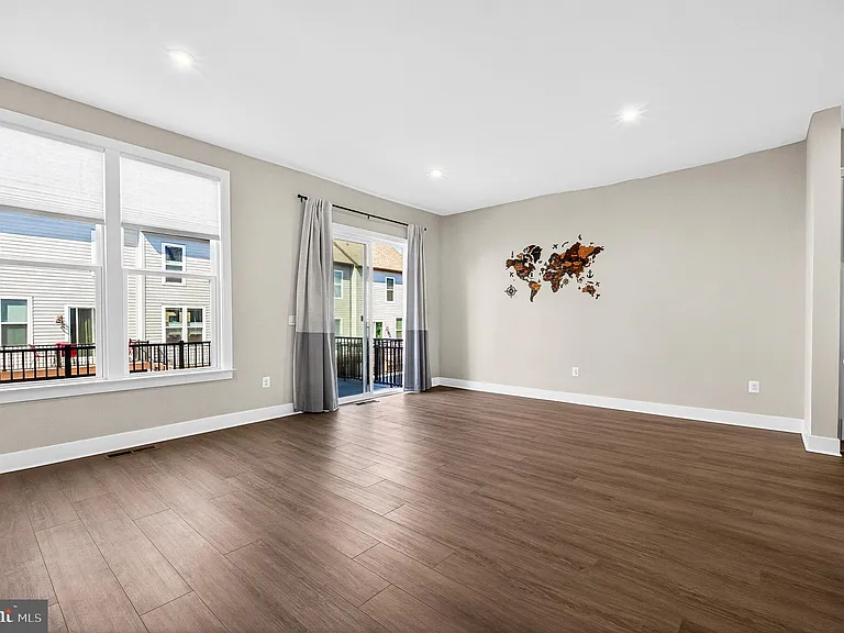 2421 Liberty Loop — Photo 8