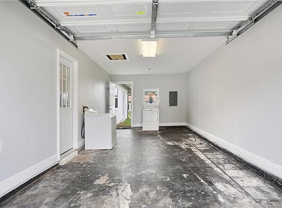 4th image of 3569 W Loyola Dr