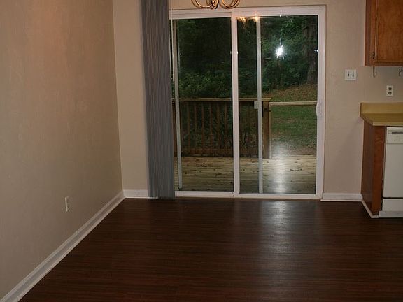 4th image of 751 Livingston Ct