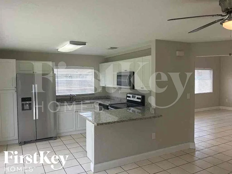 18050 SW 142nd Ct — Photo 6