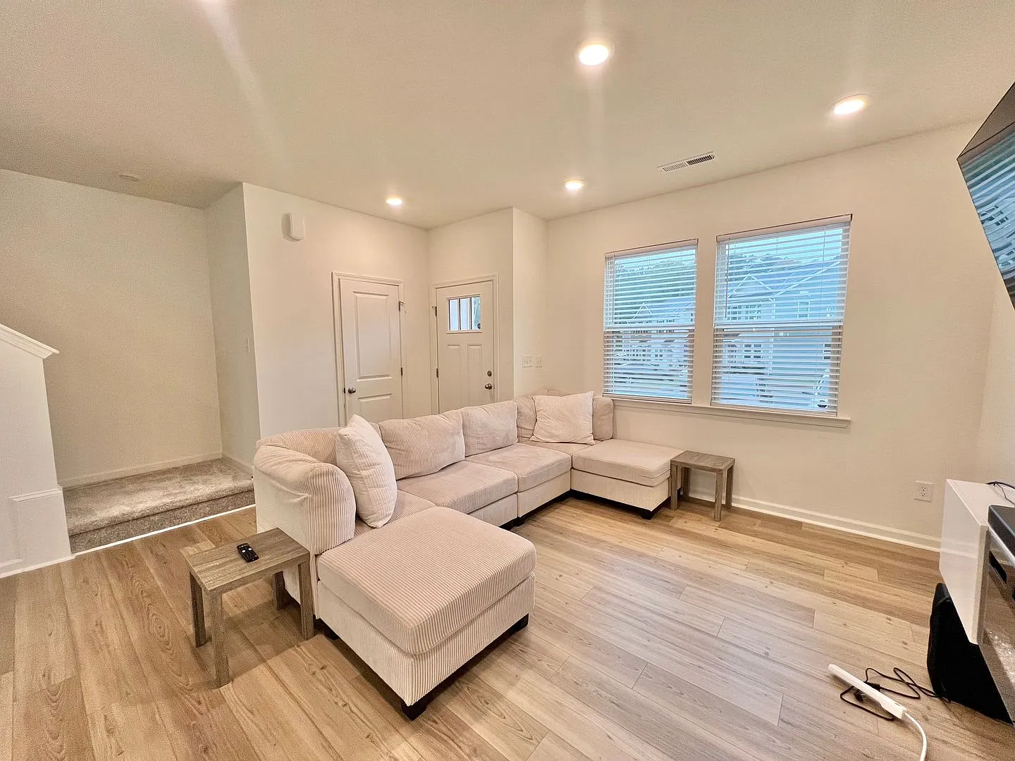 **Offering Refundable Application Fees & $100 Move In Promotion** Luxurious, Newly Built 3bd, 2.5... — Photo 3