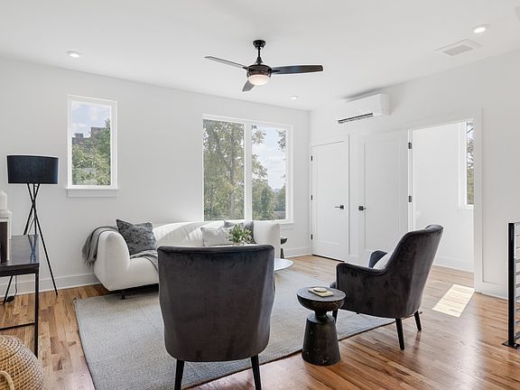 4th image of 542 Cliff Cir #32