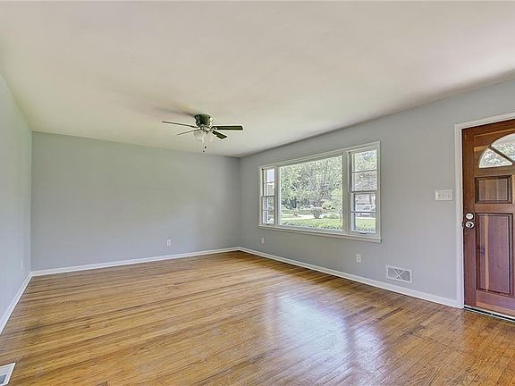 3rd image of 6317 S Tacoma Ave