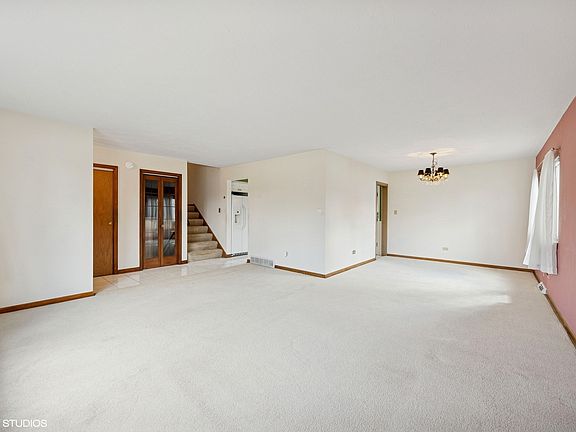3rd image of 3001 Buckingham Ave