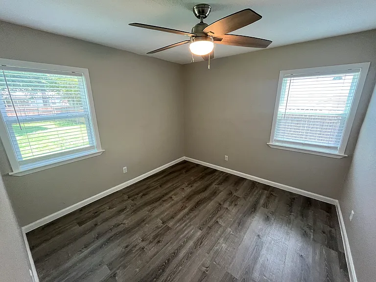 2100 Camden Dr — Photo 10