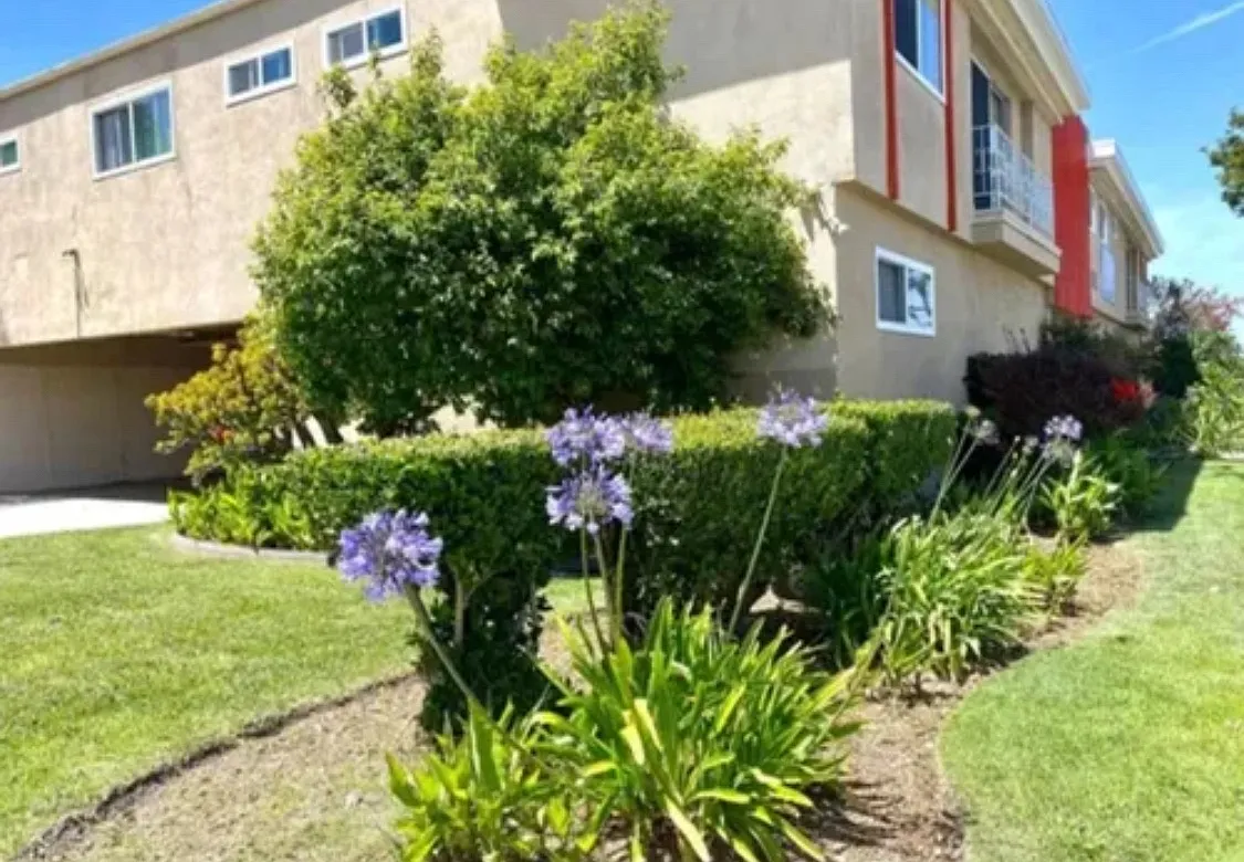 16915 Crenshaw Blvd — Photo 1