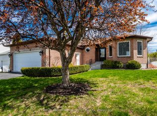 11 Copeland St, Penetanguishene, ON L9M 1K3