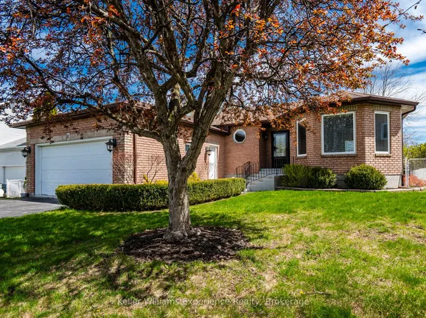 11 Copeland St, Penetanguishene, ON L9M 1K3
