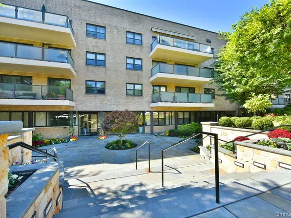 22 Park Place #4S, Great Neck, NY 11021