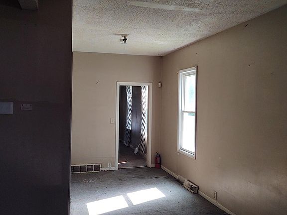 4th image of 2613 Lowry Ave N