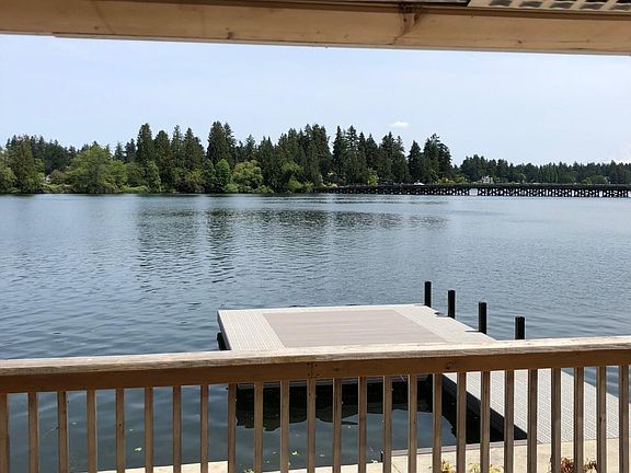 Daily change of views of the lake