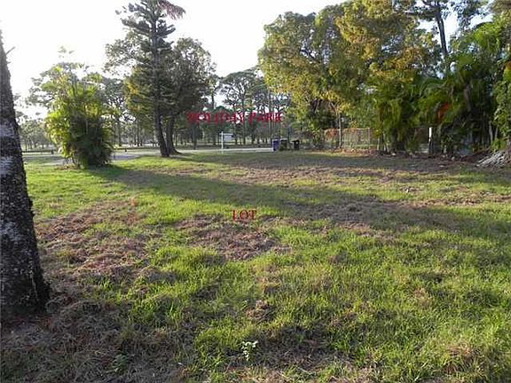 4th image of 808 NE 14th Avenue