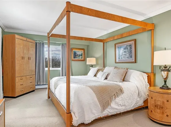 200 Hoffman Ave APT 405, Cranston, RI 02920