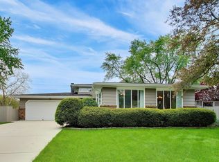 1976 Robert St, Aurora, IL 60506