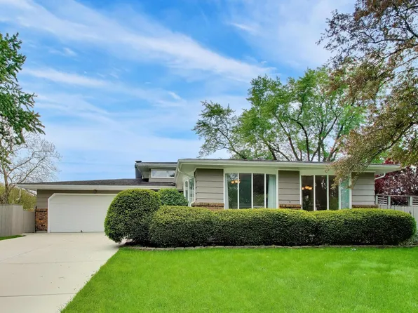 1976 Robert St, Aurora, IL 60506