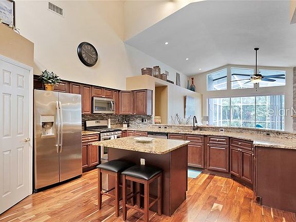3rd image of 10613 Chambers Dr