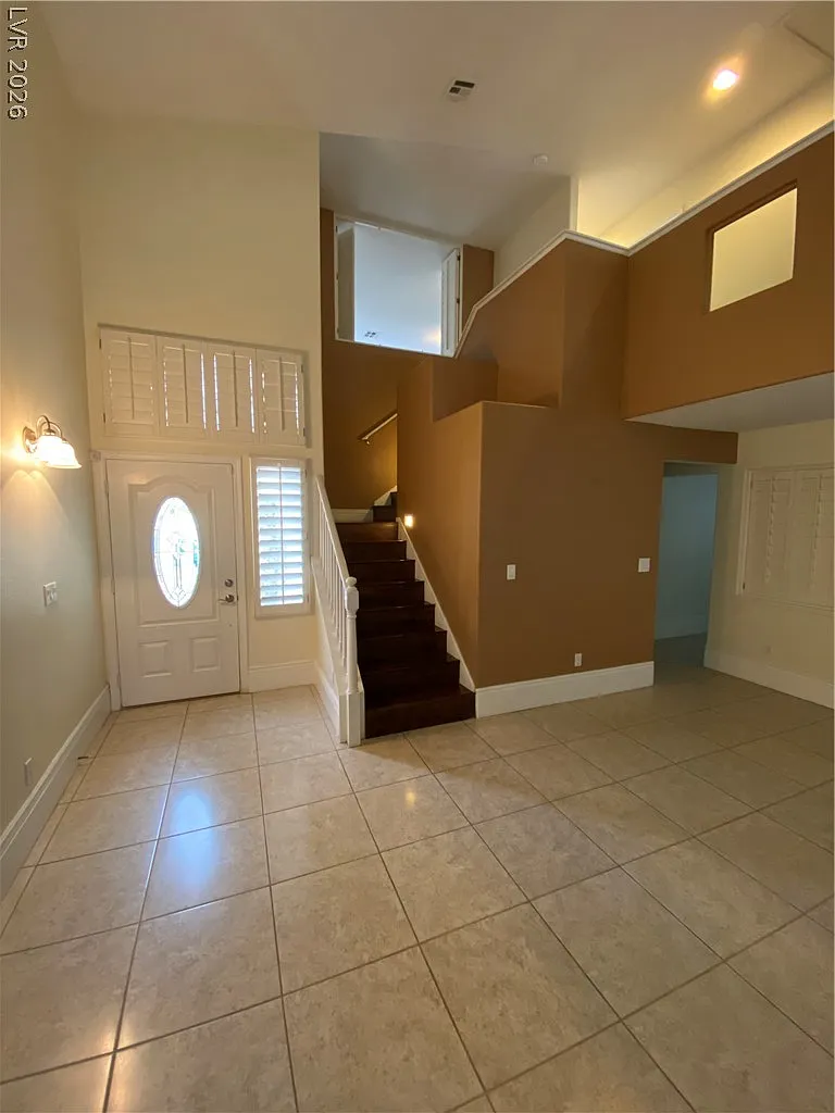 3 bed, 3.0 bath, 2274 sqft, $2,295 — Photo 3
