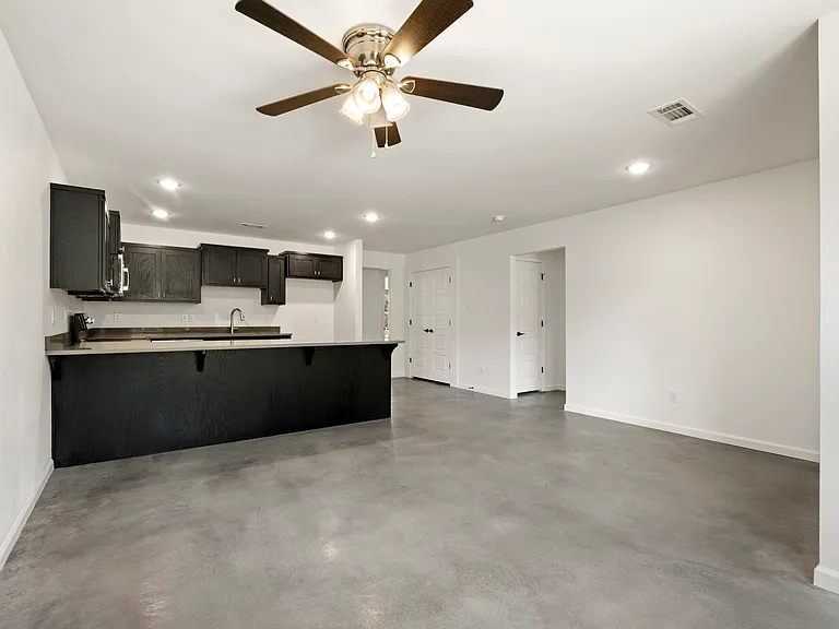 715 Supreme Ct — Photo 4