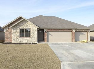 869 E Baracuda Dr, Nixa, MO 65714