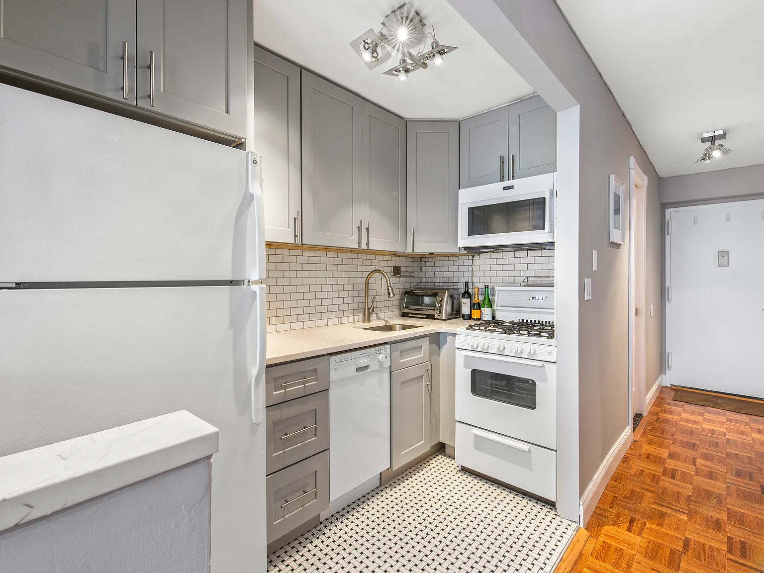 222 West 14th Street — Photo 3