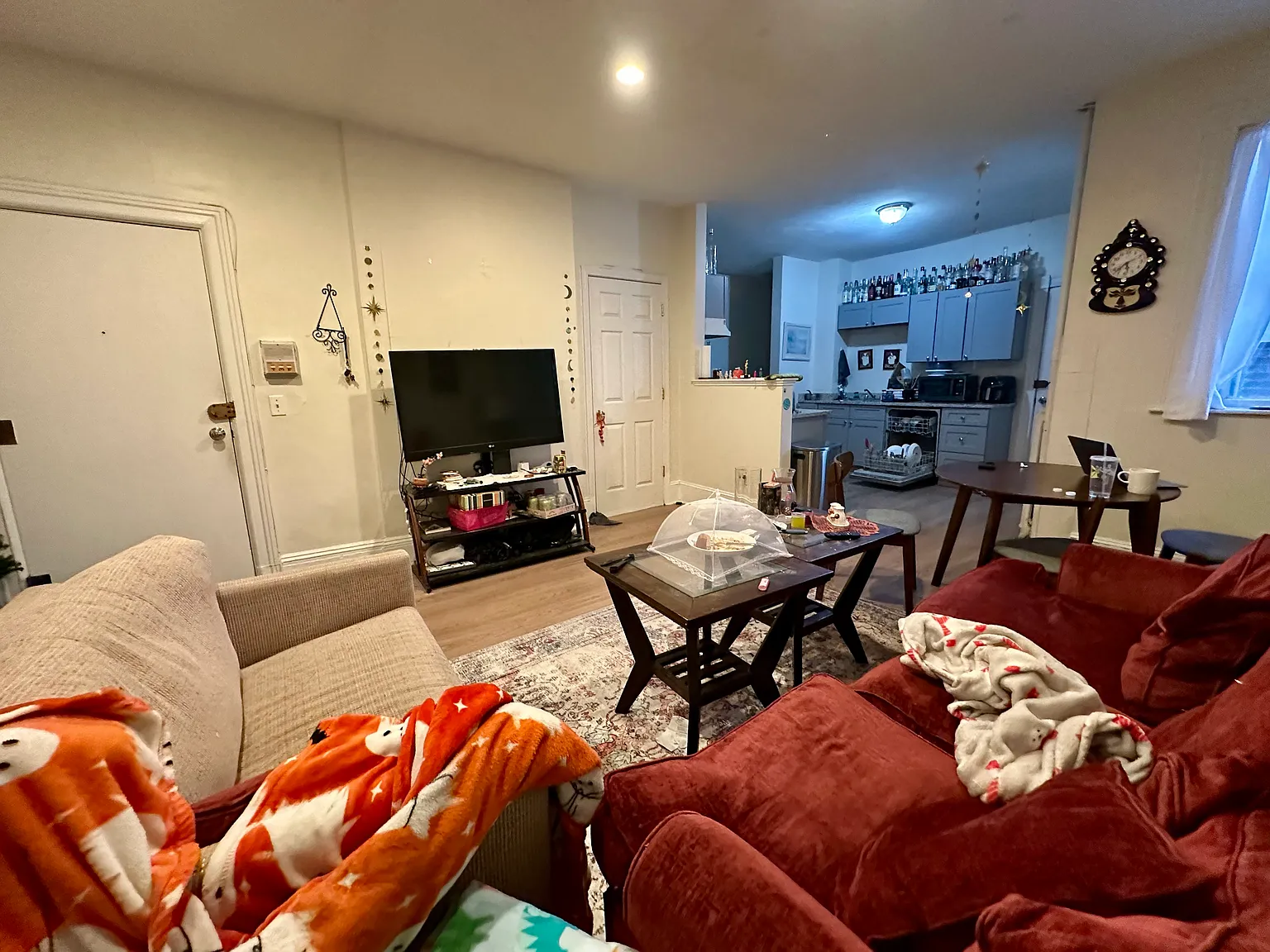 4 bed, 1285 sqft, $4,800 — Photo 2