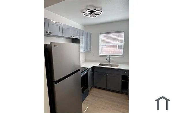 Building Photo - 360 SW 27th Ter #B