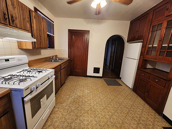 5th image of 3847 Alberta St #1F