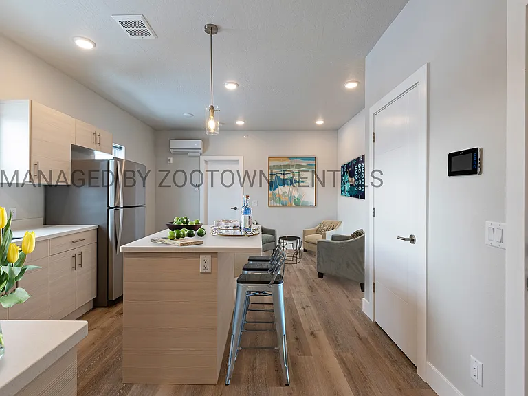 1301 Ronan St #302 — Photo 1